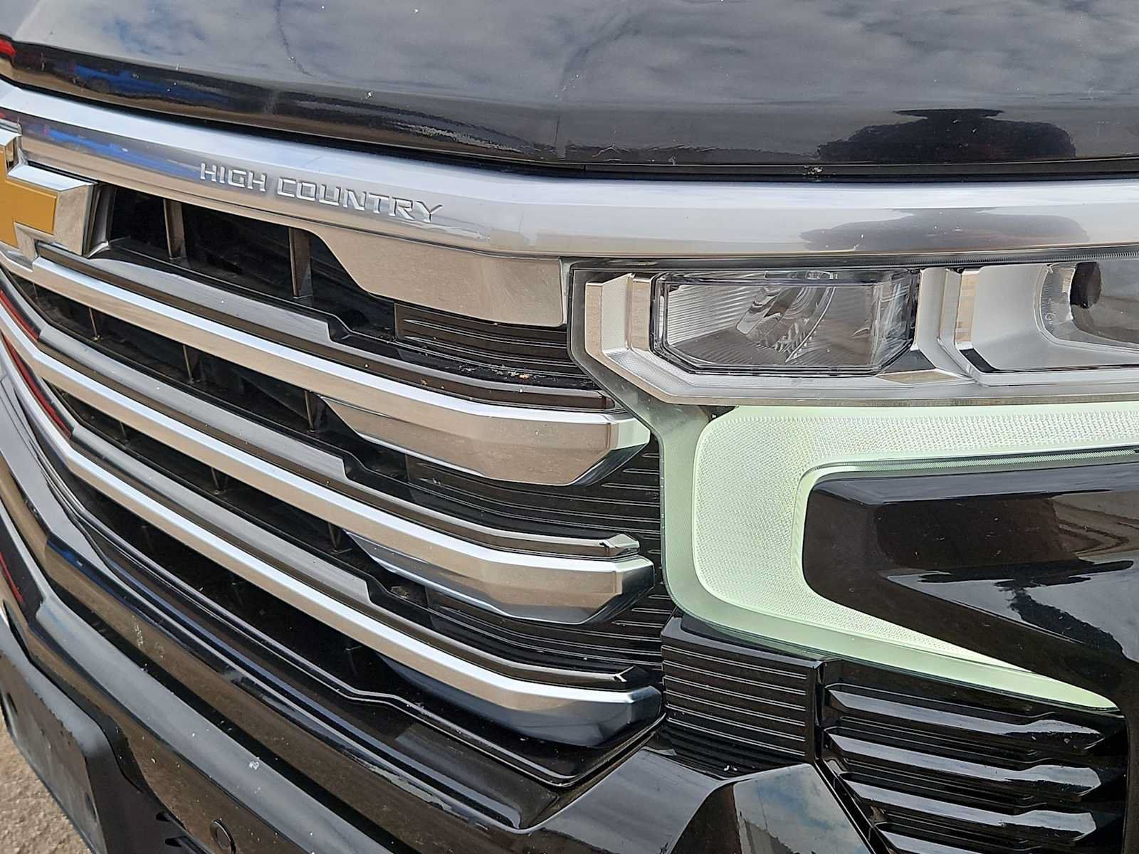 Used 2023 Chevrolet Silverado 1500 High Country w/ High Country Premium Package AWD/4WD image 13