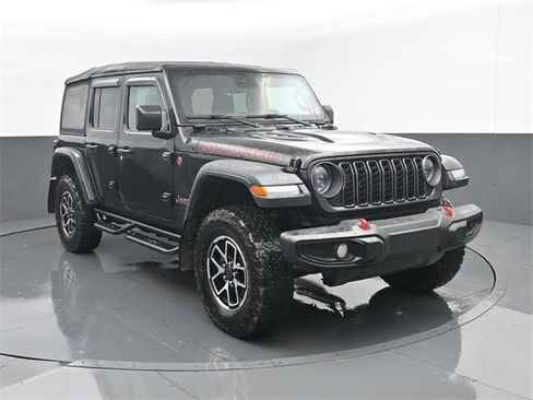 Used 2024 Jeep Wrangler Unlimited Rubicon image 3