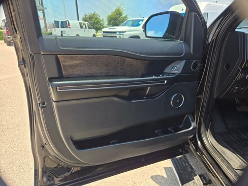 Used 2018 Ford Expedition Limited w/ Driver Assistance Package RWD image 11