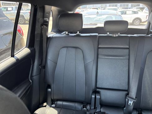 Used 2025 Mercedes-Benz GLB 250 4MATIC image 42
