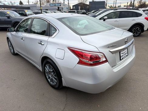 Used 2013 Nissan Altima 3.5 SV w/ Navigation Pkg FWD image 7
