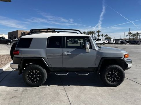 Used 2014 Toyota FJ Cruiser 4WD image 3