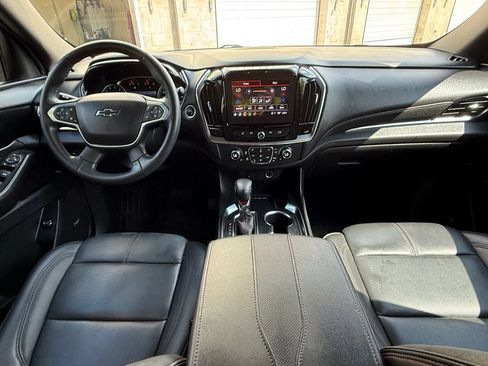 Used 2023 Chevrolet Traverse RS FWD image 30