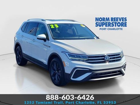 Used 2023 Volkswagen Tiguan SE w/ Panoramic Sunroof Package FWD image 1