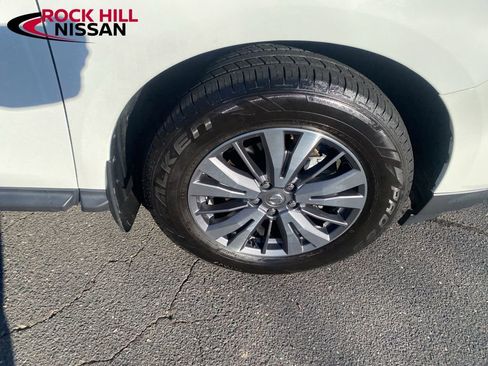 Used 2020 Nissan Pathfinder SV image 9