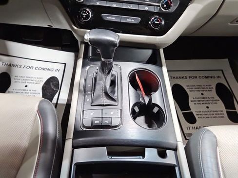 Used 2017 Kia Sedona LX w/ LX Essentials Premium Package image 15