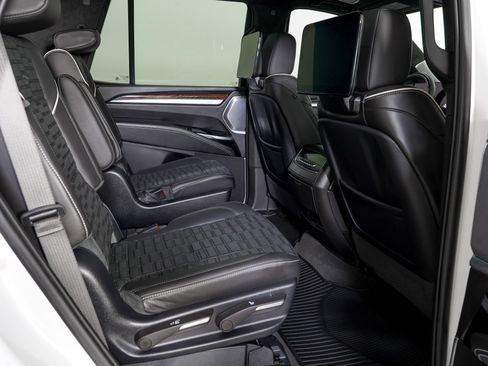 Used 2025 Cadillac Escalade Sport Platinum w/ LPO, ONYX Package AWD/4WD image 10