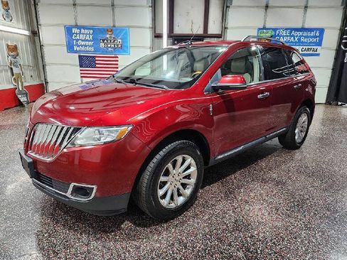 Used 2013 Lincoln MKX AWD image 3