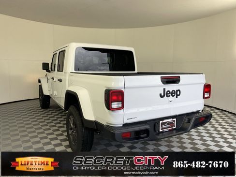 New 2025 Jeep Gladiator Sport image 5