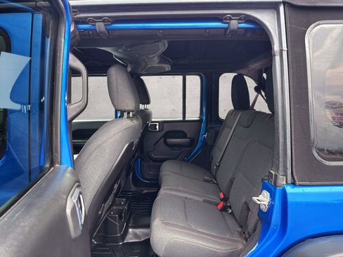 Used 2024 Jeep Wrangler Unlimited Rubicon image 9