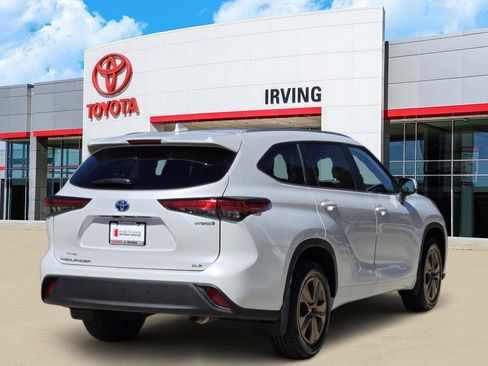 Used 2023 Toyota Highlander Bronze Edition image 4