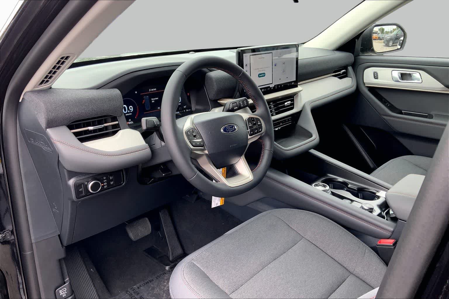 New 2026 Ford Explorer Active RWD image 8