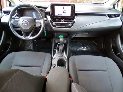 Used 2023 Toyota Corolla LE FWD image 29