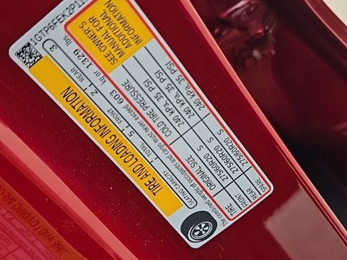 Used 2023 GMC Canyon Denali image 11