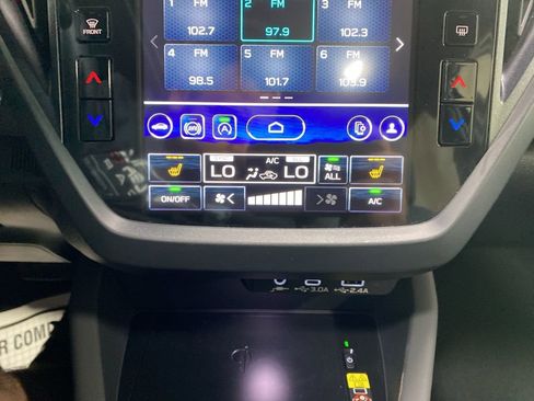 Used 2025 Subaru Forester Premium AWD/4WD image 31