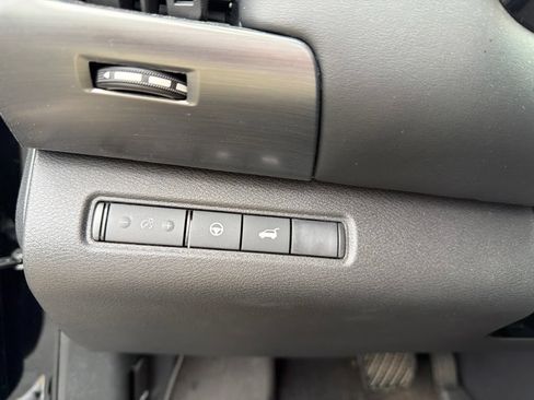 Used 2026 Nissan Pathfinder SL FWD image 4