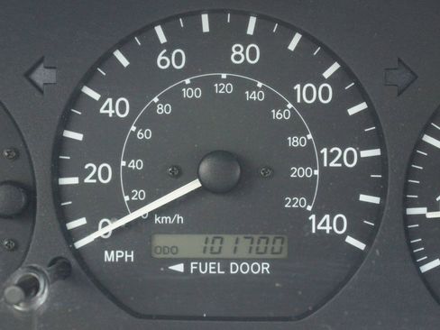 Used 2001 Toyota Camry XLE FWD image 4