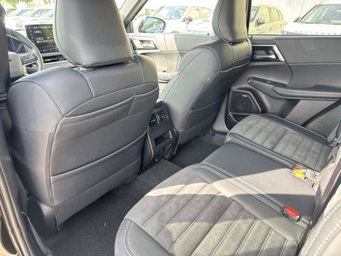 New 2026 Mitsubishi Outlander LE image 9