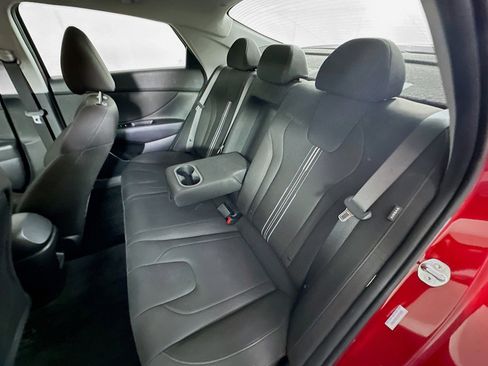 Used 2025 Hyundai Elantra SEL FWD image 28