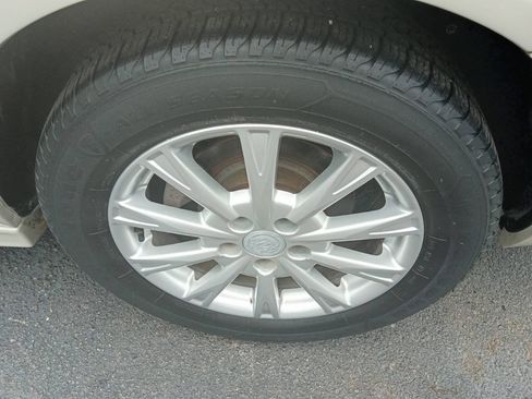 Used 2011 Buick Lucerne CXL w/ Driver Confidence Package FWD image 8