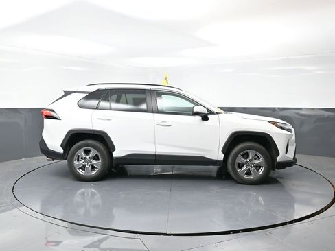 Used 2025 Toyota RAV4 XLE image 2