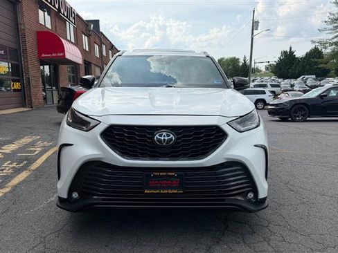 Used 2021 Toyota Highlander XSE FWD image 2