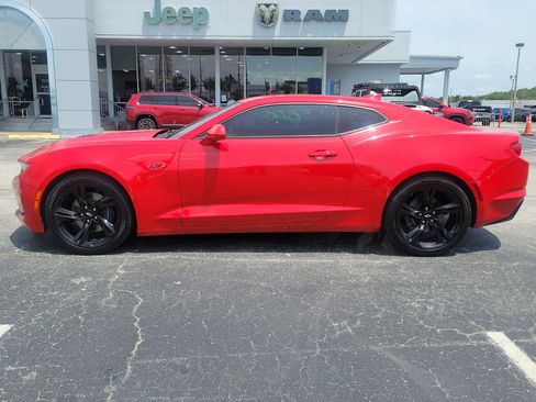 Used 2023 Chevrolet Camaro LT RWD image 4