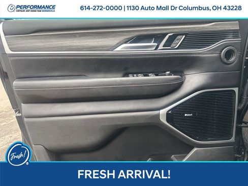 Used 2024 Jeep Wagoneer Series III w/ Premium Group I image 12