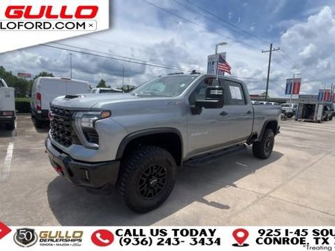 Used 2025 Chevrolet Silverado 2500 ZR2 w/ Technology Package AWD/4WD image 4