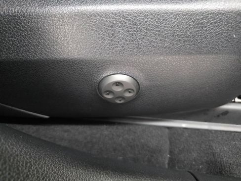 Used 2024 Mercedes-Benz GLC 300 4MATIC image 11