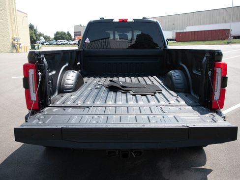 Used 2023 Ford F450 Platinum w/ FX4 Off-Road Package AWD/4WD image 17