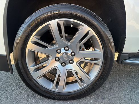 Used 2016 Cadillac Escalade Luxury image 16