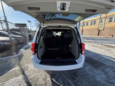 Used 2019 Dodge Grand Caravan SXT image 19