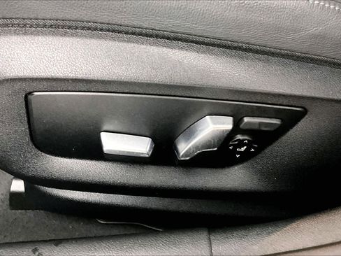 Used 2023 BMW 530e xDrive image 33