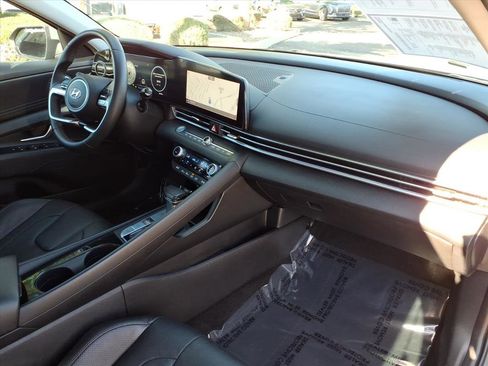 Certified 2022 Hyundai Elantra Limited image 11
