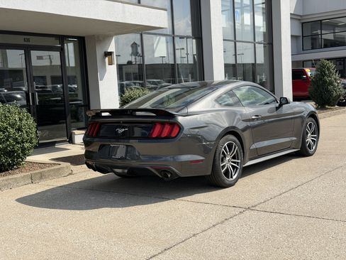 Used 2017 Ford Mustang Coupe RWD image 4