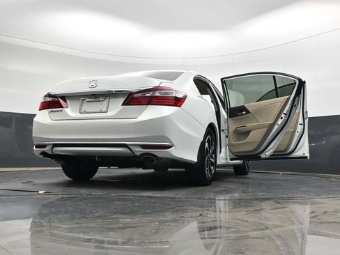 Used 2017 Honda Accord EX image 35