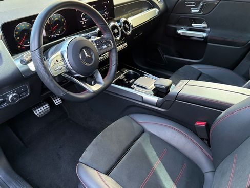 Used 2023 Mercedes-Benz GLB 250 image 9
