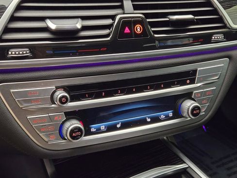 Used 2022 BMW 740i w/ M Sport Package image 39