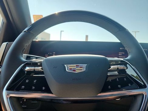 Used 2025 Cadillac Escalade ESV Premium Luxury w/ Touring Package AWD/4WD image 20