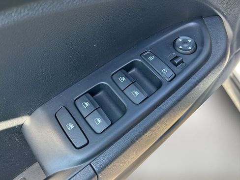 Used 2025 Hyundai Venue SEL FWD image 21