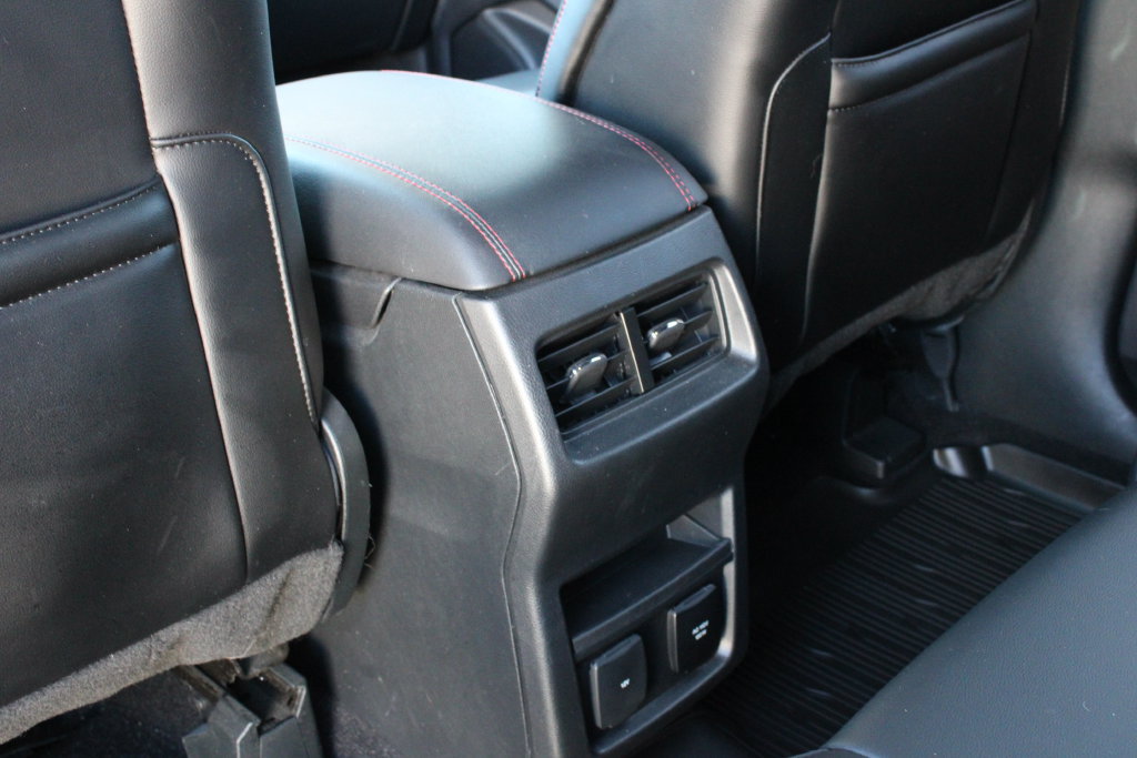 Used 2020 Ford Edge ST-Line w/ Cold Weather Package FWD image 21