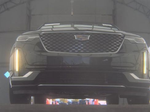 Used 2021 Cadillac XT6 Premium Luxury FWD image 3
