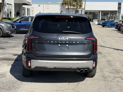 Certified 2024 Kia Telluride EX w/ EX Captain's Chair Package FWD image 6
