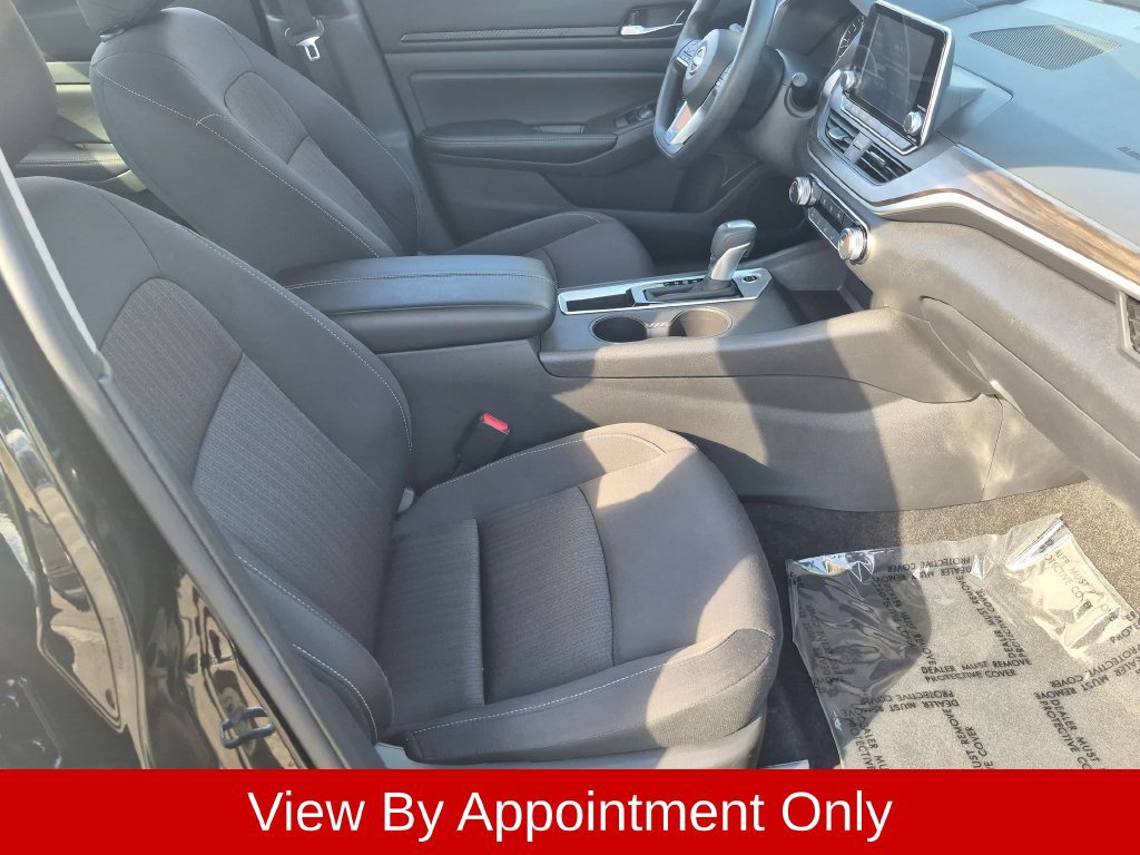 Used 2025 Nissan Altima 2.5 SV FWD image 29