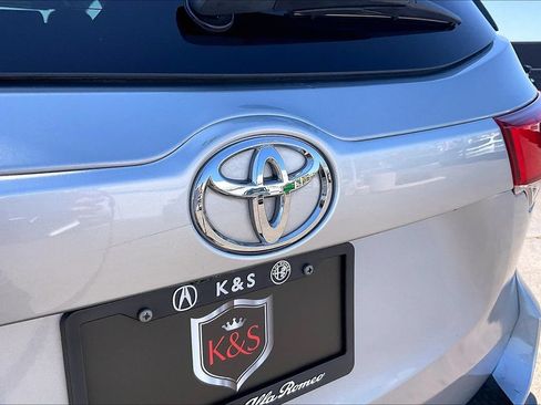 Used 2019 Toyota Highlander LE w/ Carpet Mat Package (TMS) FWD image 5
