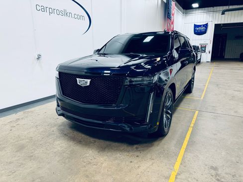 Used 2024 Cadillac Escalade ESV Sport Platinum image 3