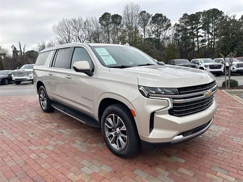 Used 2022 Chevrolet Suburban LT image 38
