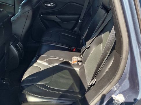 Used 2019 Jeep Cherokee Limited FWD image 32