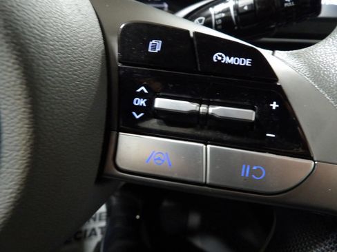 Used 2022 Hyundai Elantra SEL FWD image 14